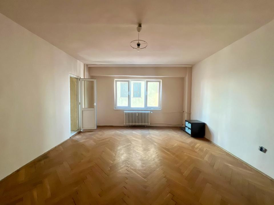 Apartament cu 3 camere, 75 mp utili, etaj 4 - Zona Lipovei
