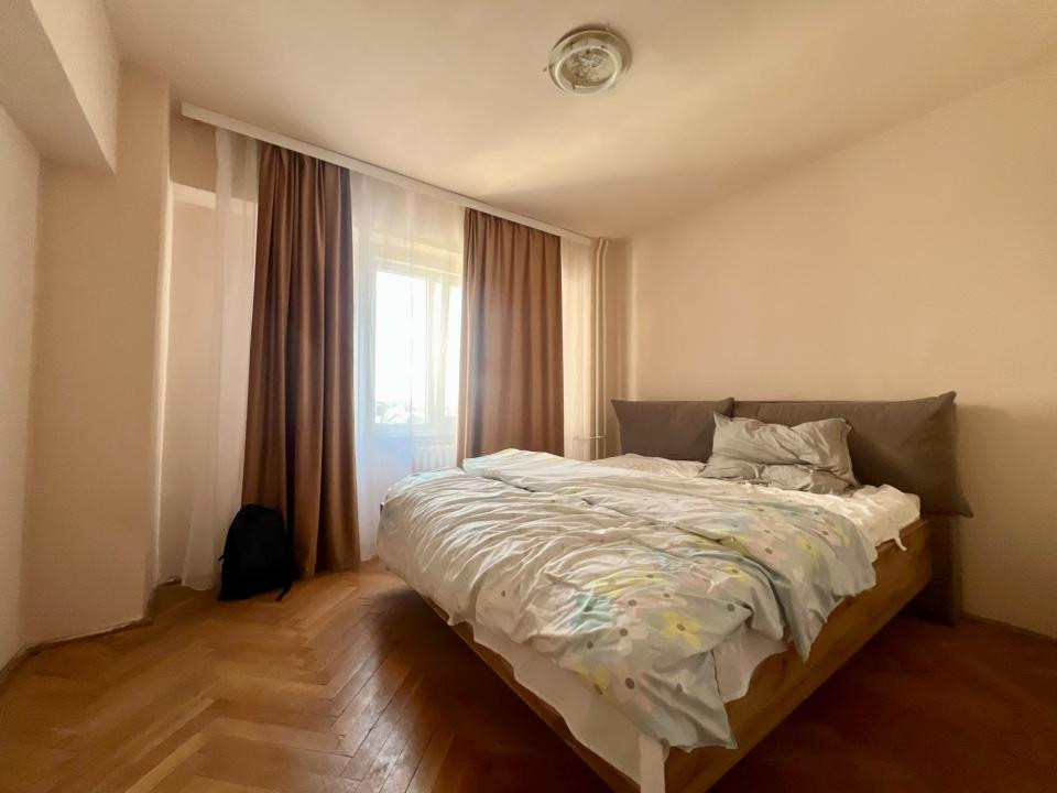 Apartament cu 3 camere, 75 mp utili, etaj 4 - Zona Lipovei