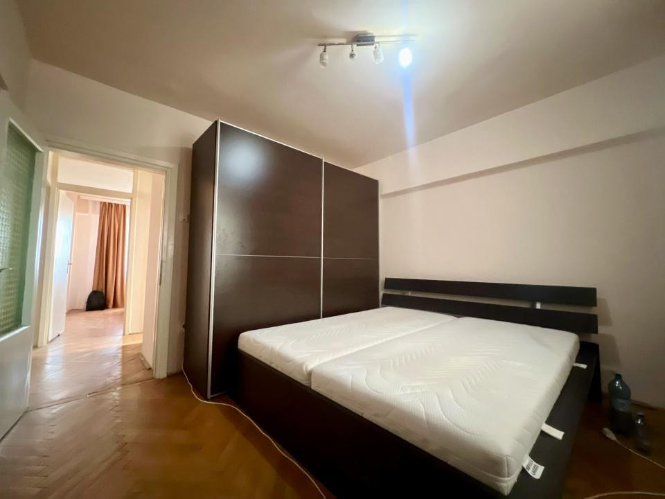 Apartament cu 3 camere, 75 mp utili, etaj 4 - Zona Lipovei