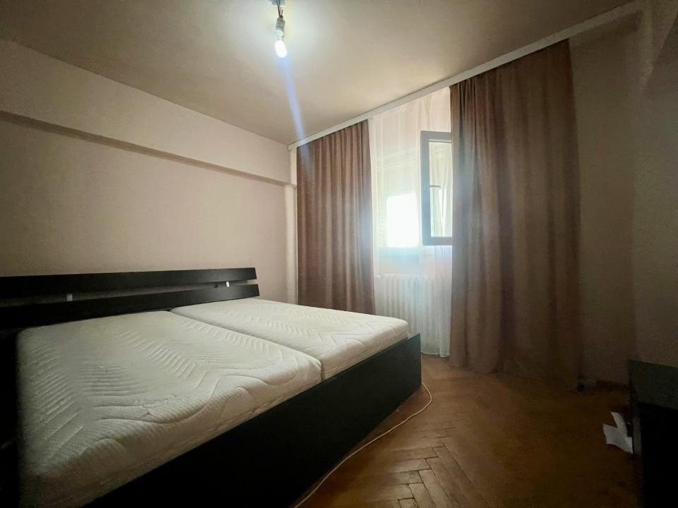 Apartament cu 3 camere, 75 mp utili, etaj 4 - Zona Lipovei