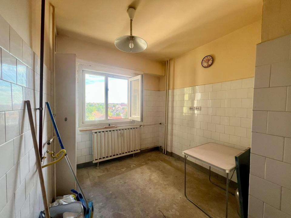 Apartament cu 3 camere, 75 mp utili, etaj 4 - Zona Lipovei