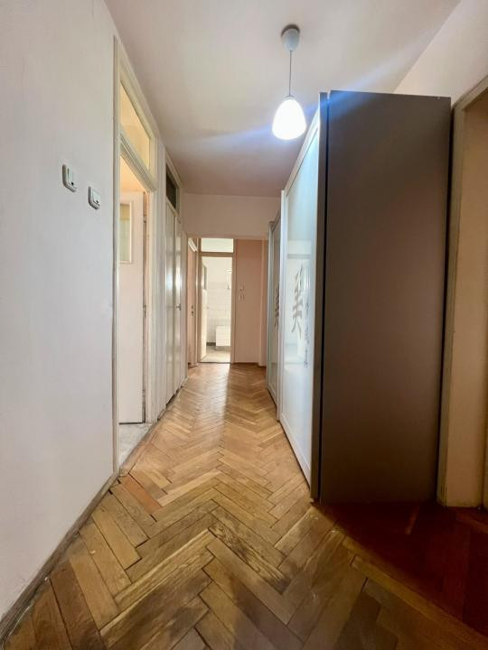 Apartament cu 3 camere, 75 mp utili, etaj 4 - Zona Lipovei