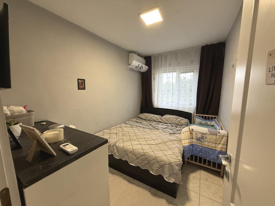 Apartament cu 3 camere, decomandat - Lipovei