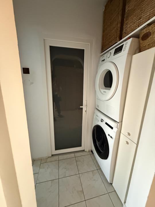 Apartament cu 3 camere, decomandat - Lipovei