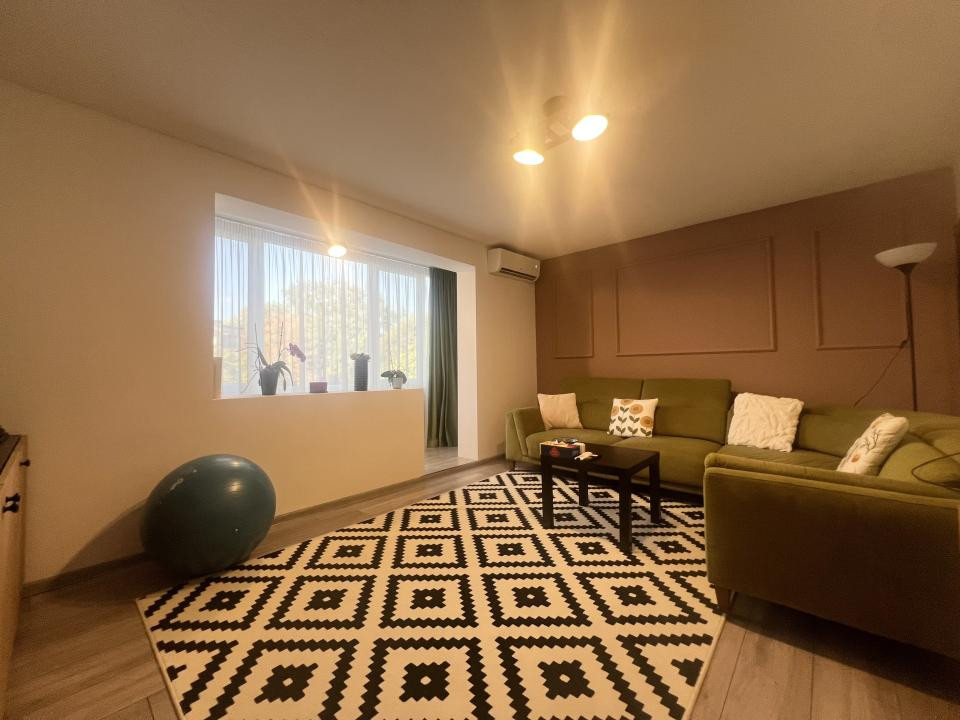  Apartament, 3 camere, 64 mp utili, etaj 3, decomandat - Piata Doina