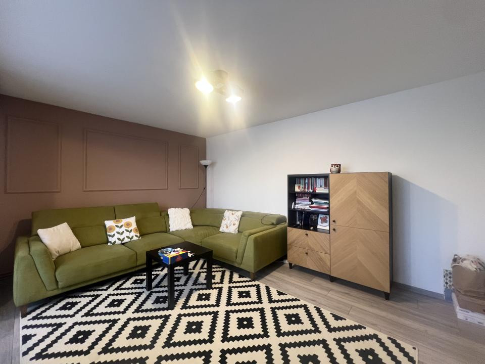  Apartament, 3 camere, 64 mp utili, etaj 3, decomandat - Piata Doina