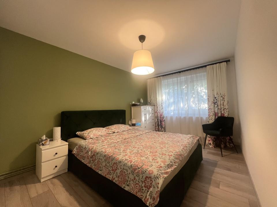  Apartament, 3 camere, 64 mp utili, etaj 3, decomandat - Piata Doina