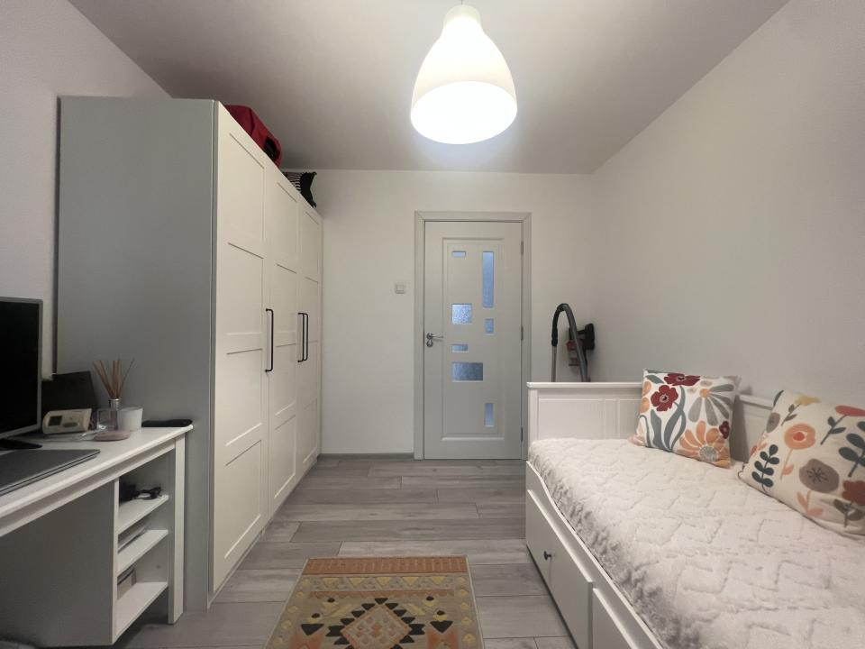  Apartament, 3 camere, 64 mp utili, etaj 3, decomandat - Piata Doina