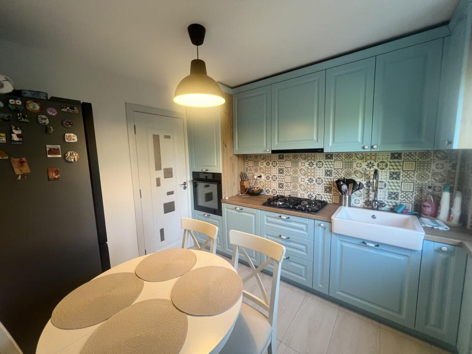  Apartament, 3 camere, 64 mp utili, etaj 3, decomandat - Piata Doina
