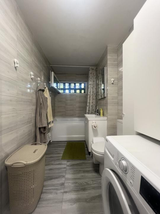  Apartament, 3 camere, 64 mp utili, etaj 3, decomandat - Piata Doina