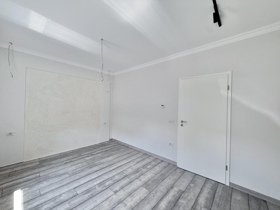Apartament 2 camere, decomandat, 53mp utili, 30mp curte in Giroc 