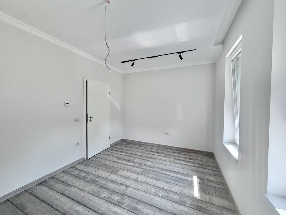 Apartament 2 camere, decomandat, 53mp utili, 30mp curte in Giroc 