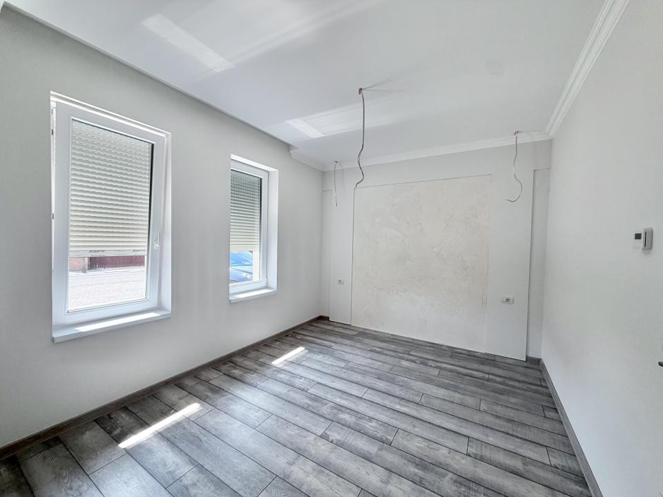 Apartament 2 camere, decomandat, 53mp utili, 30mp curte in Giroc 