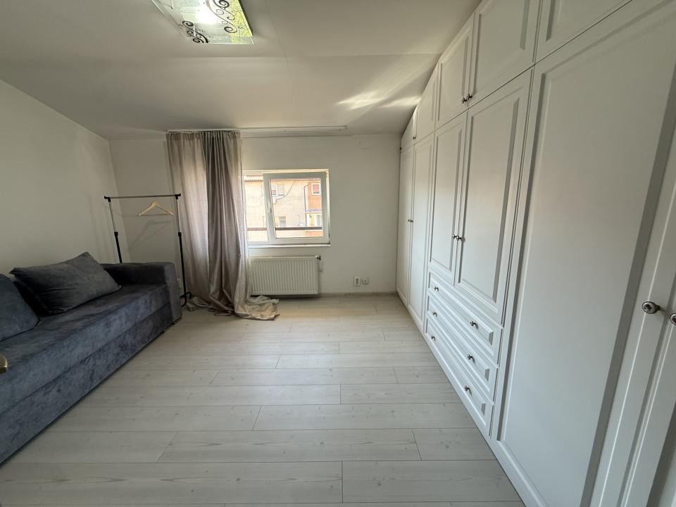 Apartament cu 3 camere, decomandat, 66 mp utili - Dambovita