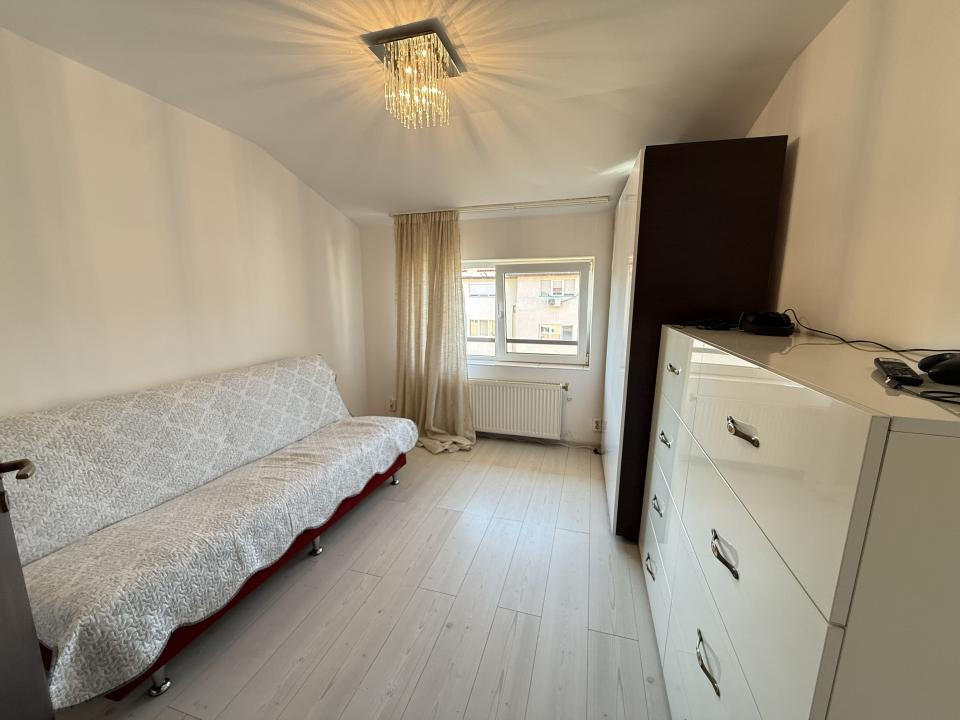 Apartament cu 3 camere, decomandat, 66 mp utili - Dambovita
