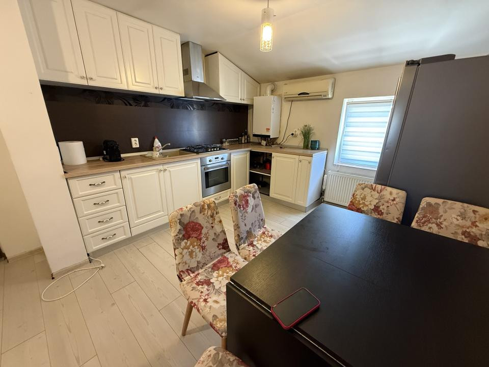 Apartament cu 3 camere, decomandat, 66 mp utili - Dambovita