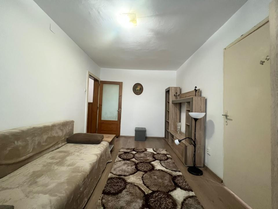 OCAZIE - Apartament 2 camere, 42 mp, etaj 1 - zona Sagului