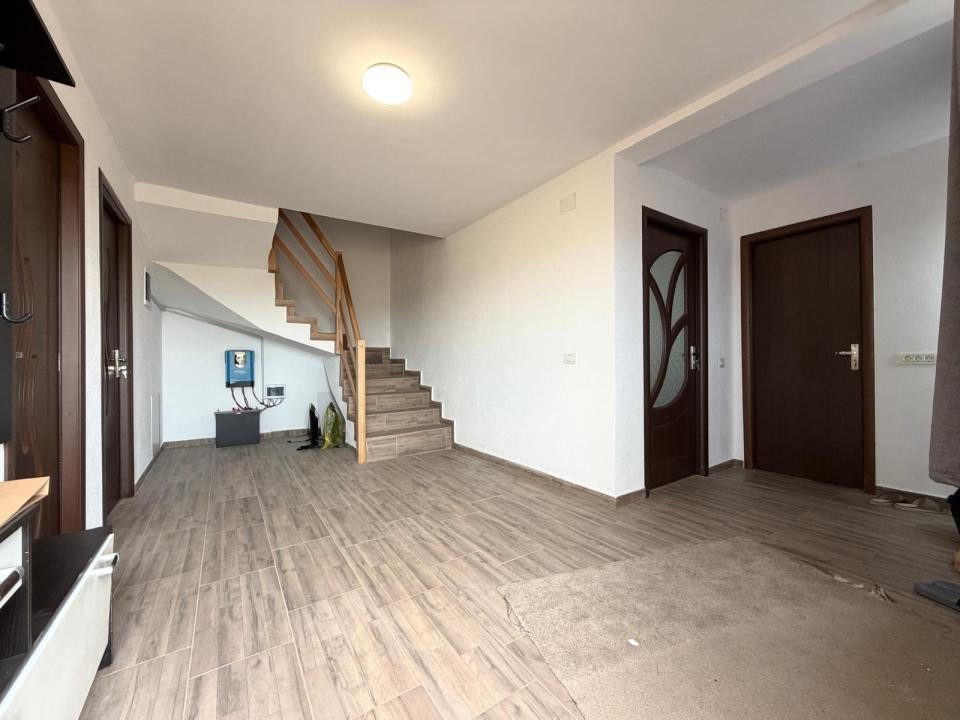 Duplex 5 camere, 140 mp utili, 18 mp terasa, 380mp teren - Chisoda