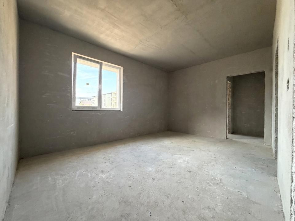 Apartament cu 3 camere, decomandat, 81mp utili, gradina 70mp - Giroc