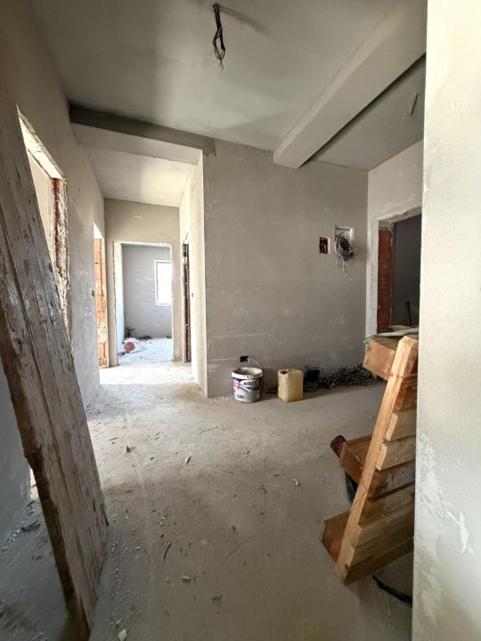 Apartament cu 3 camere, decomandat, 81mp utili, gradina 70mp - Giroc