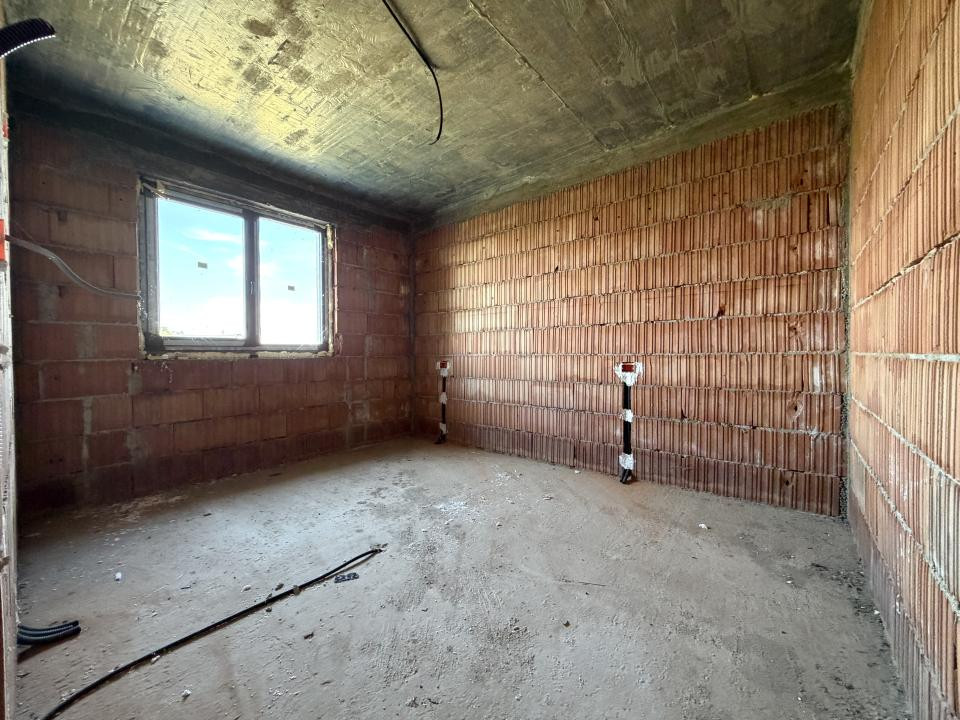 Duplex 5 camere, 3 bai, 120mp utili, 200mp teren - Chisoda