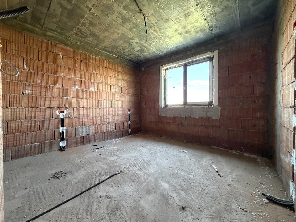 Duplex 5 camere, 3 bai, 120mp utili, 200mp teren - Chisoda