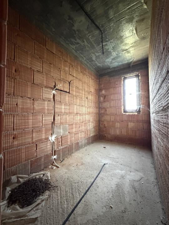 Duplex 5 camere, 3 bai, 120mp utili, 200mp teren - Chisoda
