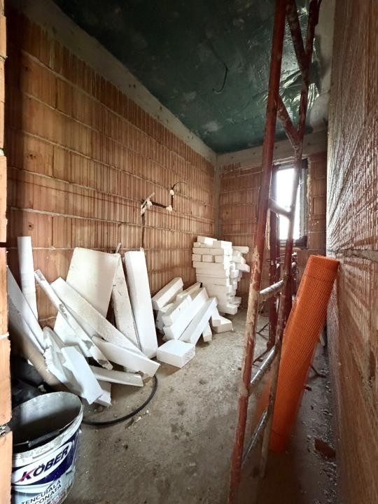 Duplex 5 camere, 3 bai, 120mp utili, 200mp teren - Chisoda