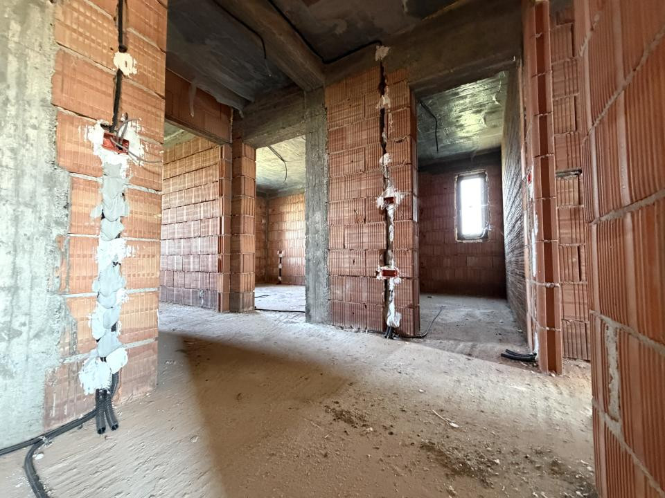 Duplex 5 camere, 3 bai, 120mp utili, 200mp teren - Chisoda