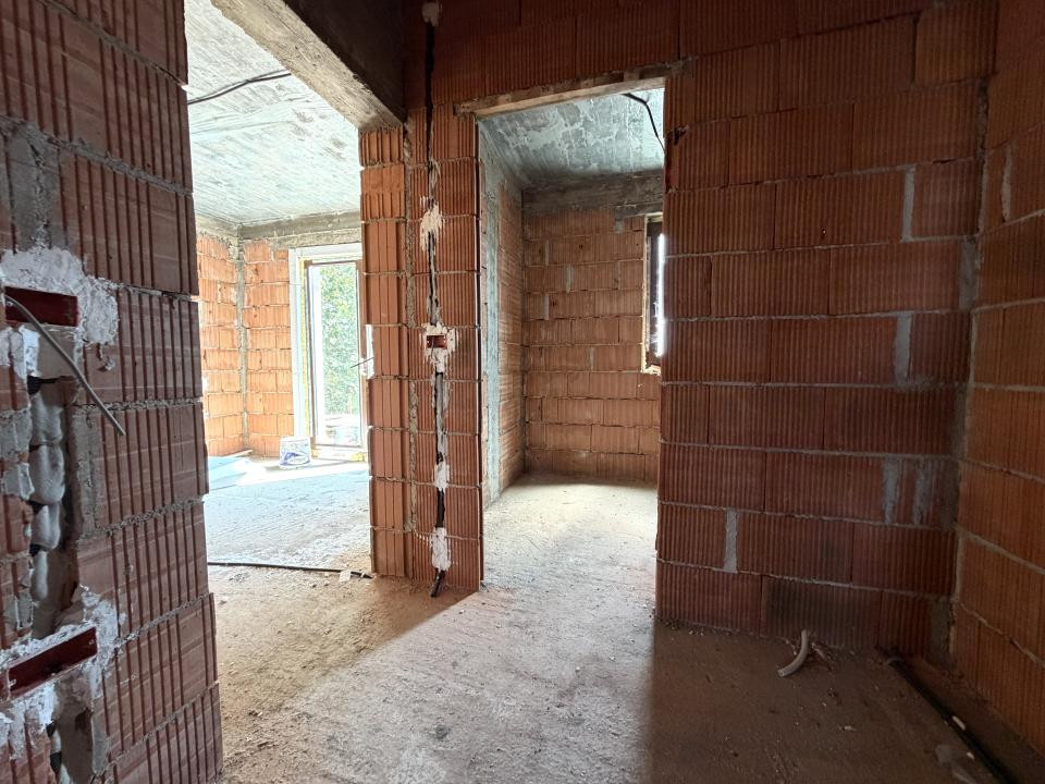 Duplex 5 camere, 3 bai, 120mp utili, 200mp teren - Chisoda
