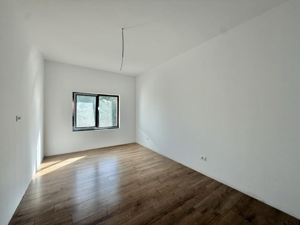 Duplex 4 camere+ spatiu comercial, 120 utili, 260 teren in Giroc 