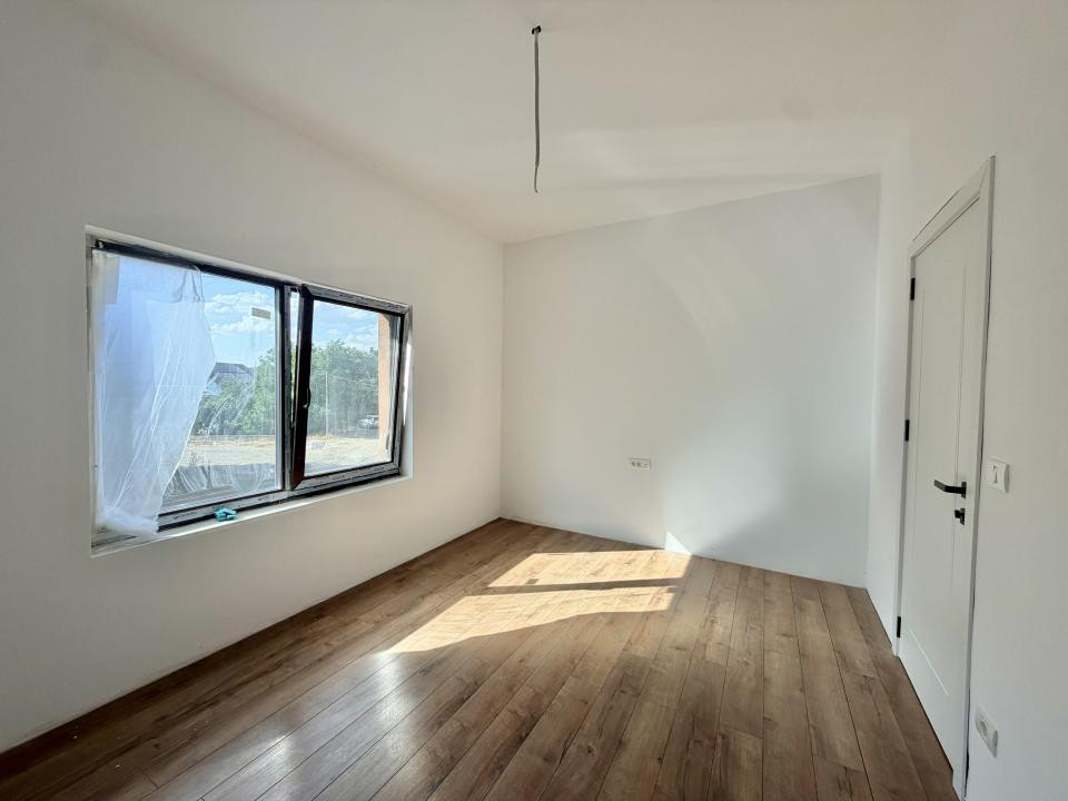 Duplex 4 camere+ spatiu comercial, 120 utili, 260 teren in Giroc 
