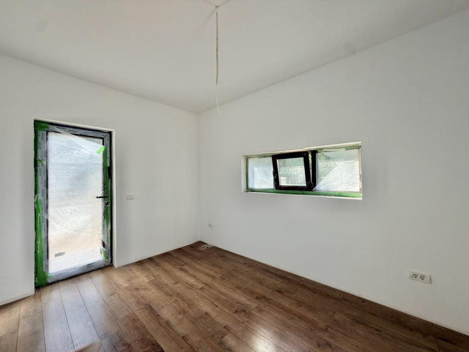 Duplex 4 camere+ spatiu comercial, 120 utili, 260 teren in Giroc 