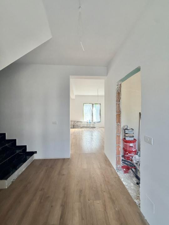 Duplex 4 camere+ spatiu comercial, 120 utili, 260 teren in Giroc 