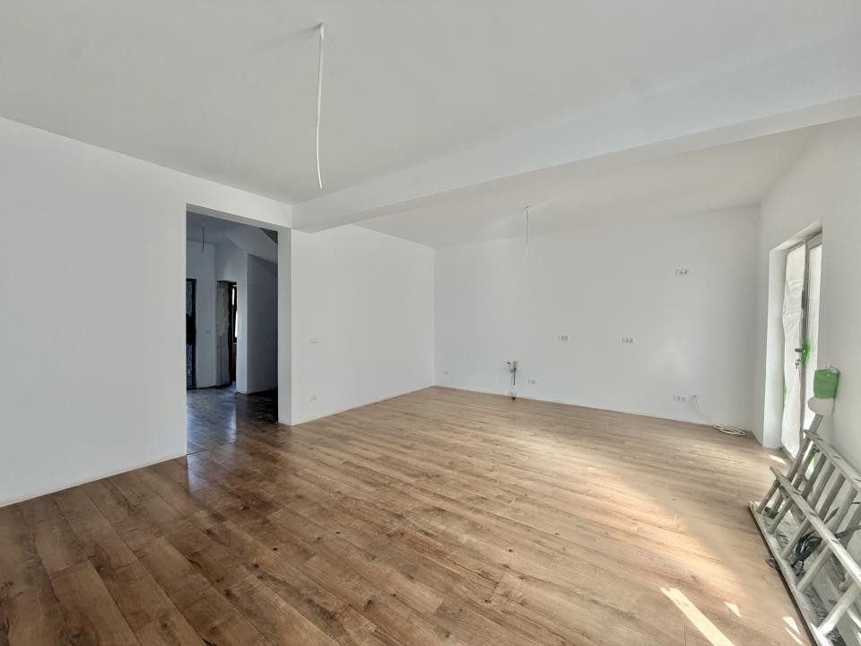 Duplex 4 camere+ spatiu comercial, 120 utili, 260 teren in Giroc 