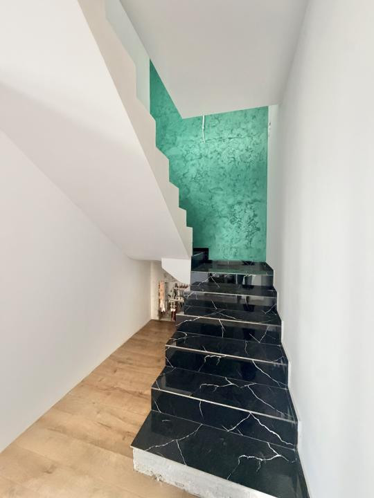 Duplex 4 camere+ spatiu comercial, 120 utili, 260 teren in Giroc 