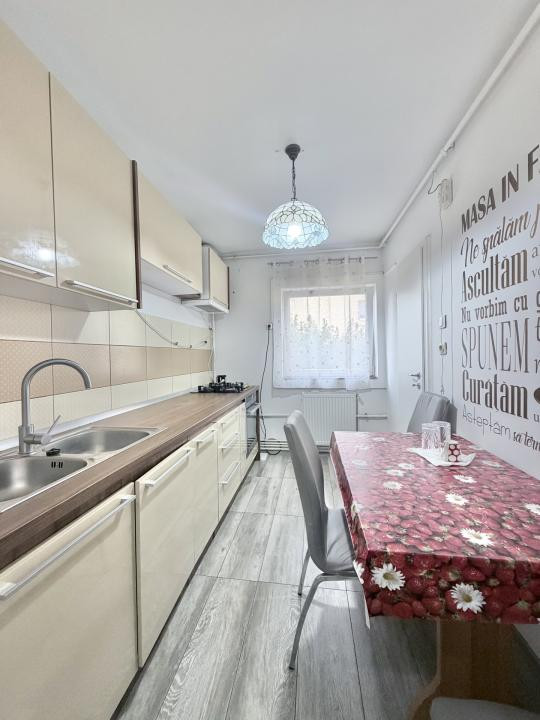 Apartament 3 camere, etaj 2, mobilat/utilat in zona Dambovita 