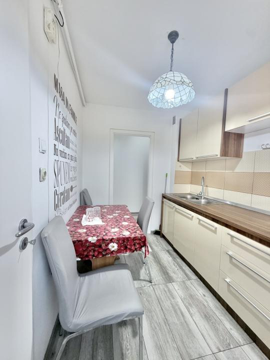 Apartament 3 camere, etaj 2, mobilat/utilat in zona Dambovita 