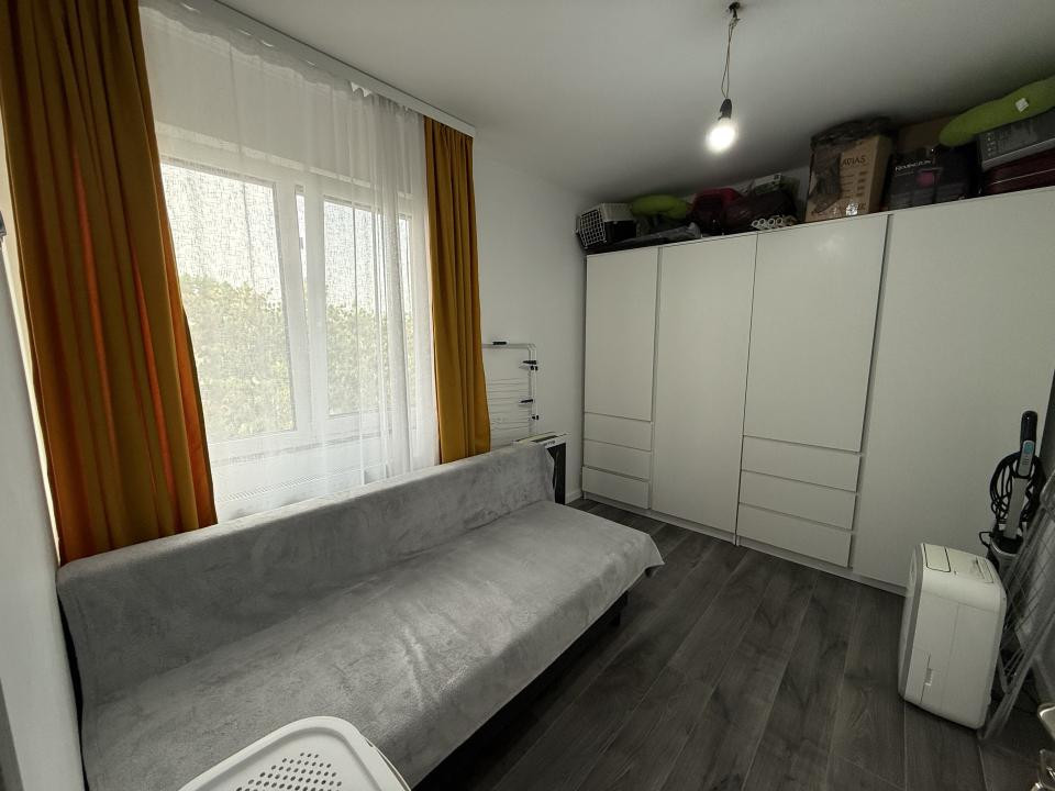 Apartament cu 3 camere, semidecomandat - Piata Doina