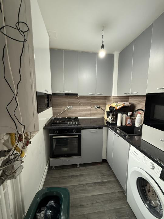 Apartament cu 3 camere, semidecomandat - Piata Doina