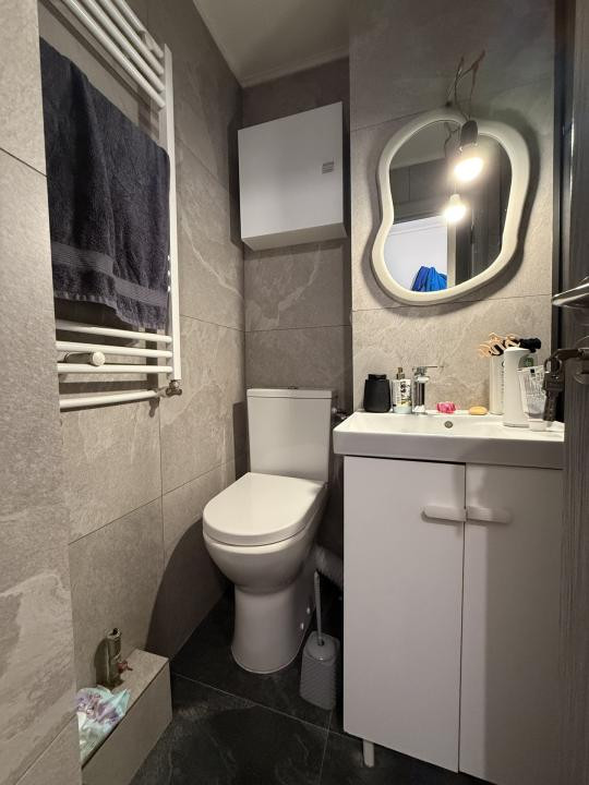 Apartament cu 3 camere, semidecomandat - Piata Doina