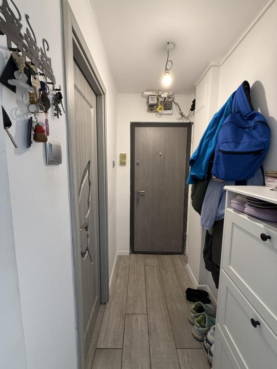 Apartament cu 3 camere, semidecomandat - Piata Doina