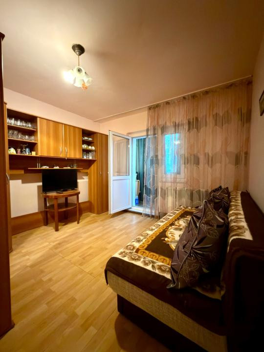 Apartament spatios, 4 camere, 79 mp utili, etaj 1 - Zona Lipovei