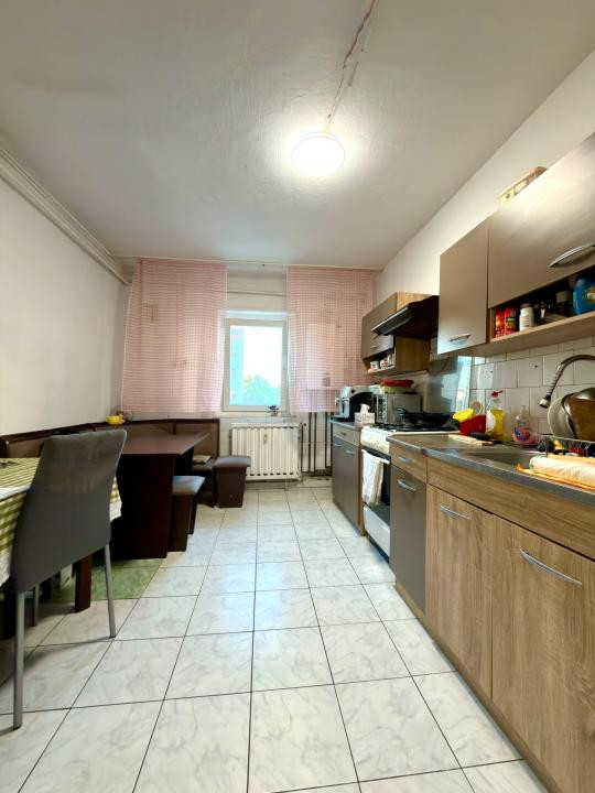 Apartament spatios, 4 camere, 79 mp utili, etaj 1 - Zona Lipovei