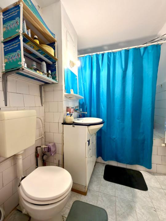 Apartament spatios, 4 camere, 79 mp utili, etaj 1 - Zona Lipovei