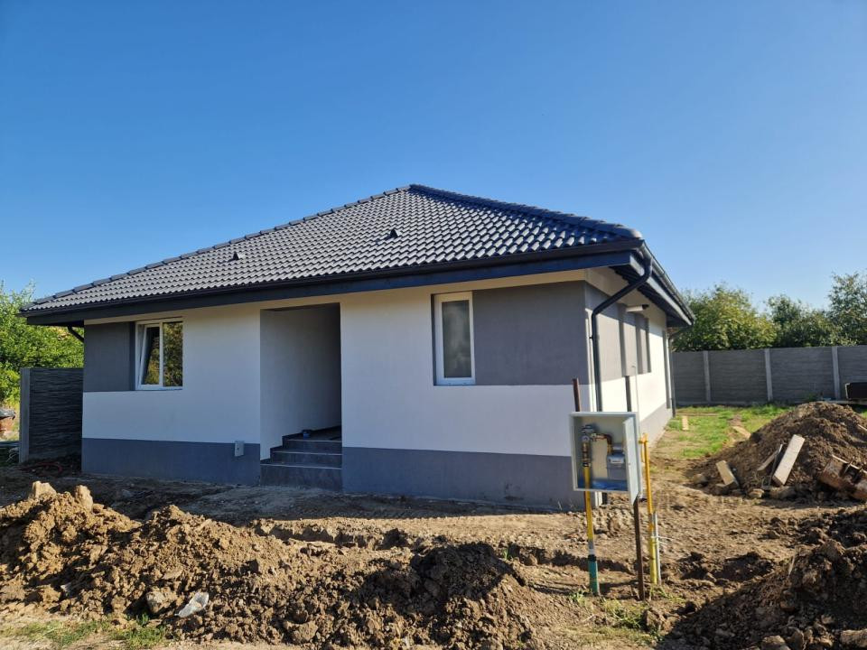Casa individuala 3 camere, 100mp utili, 600mp teren in Sanmihai 