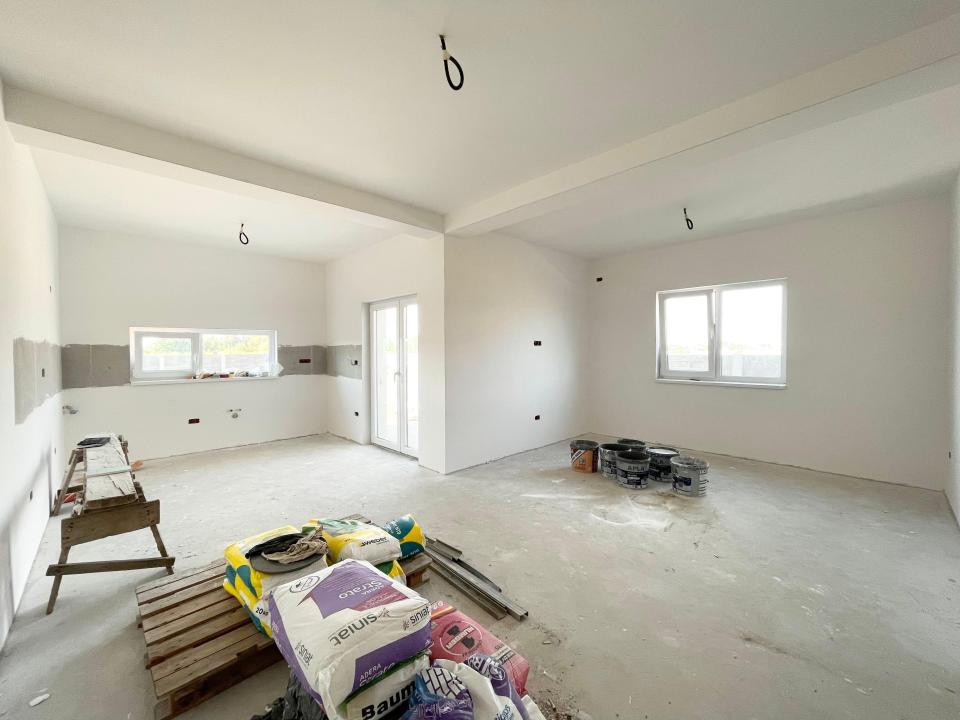 Duplex despartit, pe parter, 4 camere, 101mp - Mosnita Noua