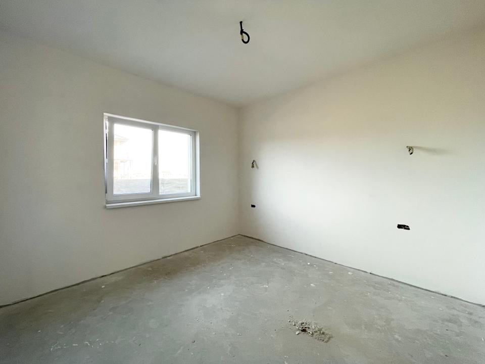 Duplex despartit, pe parter, 4 camere, 101mp - Mosnita Noua