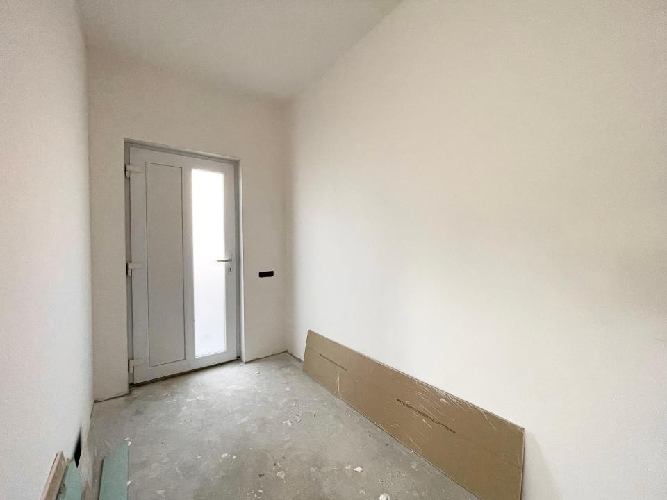 Duplex despartit, pe parter, 4 camere, 101mp - Mosnita Noua