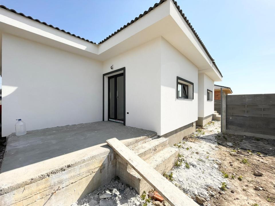 Duplex despartit, pe parter, 4 camere, 101mp - Mosnita Noua